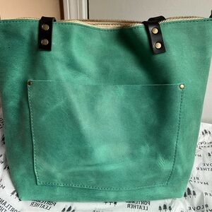 Portland Leather medium zip tote in reef